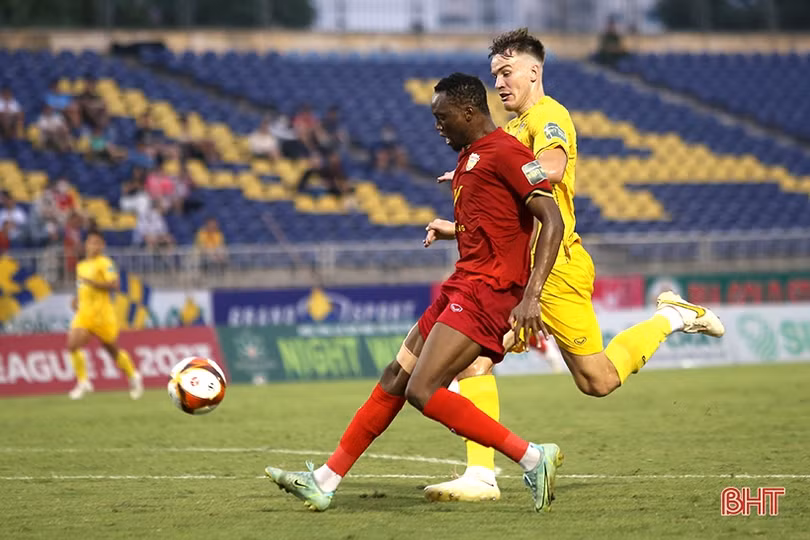 Hồng Lĩnh Hà Tĩnh “đánh rơi” chiến thắng trên sân Vinh