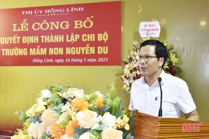 Công bố quyết định thành lập chi bộ trong doanh nghiệp tư nhân ở Hồng Lĩnh