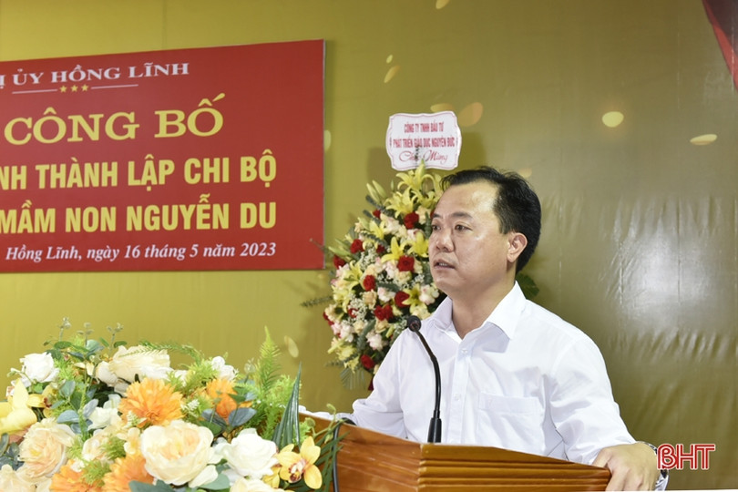 Công bố quyết định thành lập chi bộ trong doanh nghiệp tư nhân ở Hồng Lĩnh