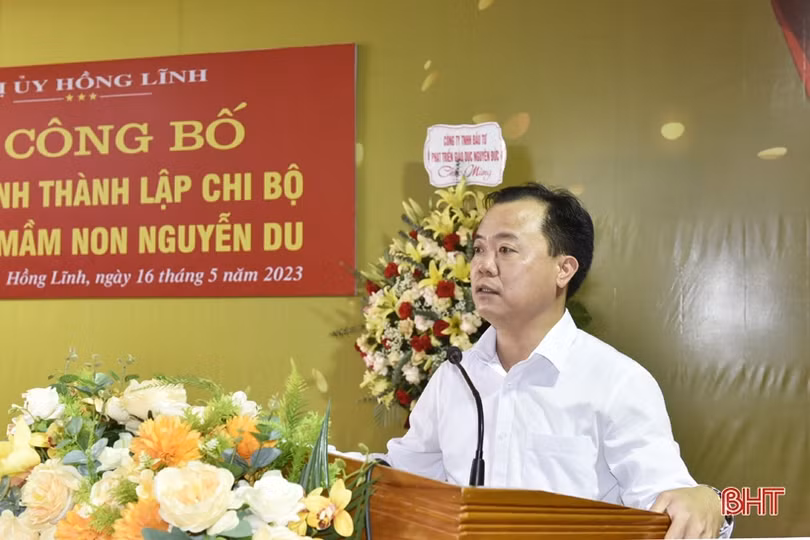 Công bố quyết định thành lập chi bộ trong doanh nghiệp tư nhân ở Hồng Lĩnh