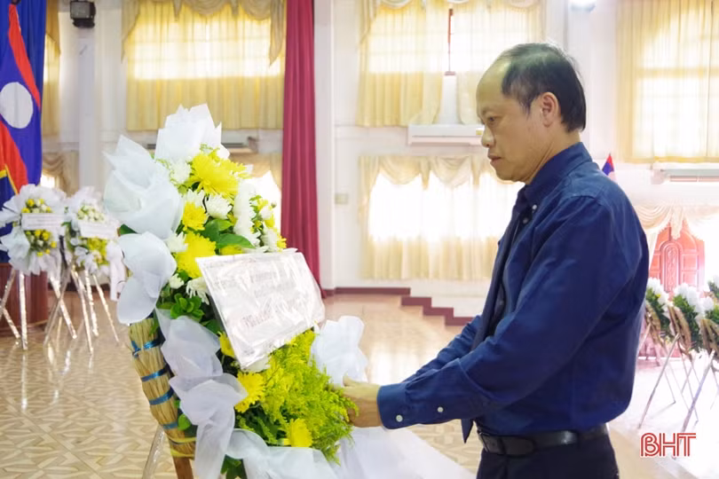 Trang trọng lễ tưởng niệm các liệt sỹ quân tình nguyện Việt Nam tại Bolikhămxay