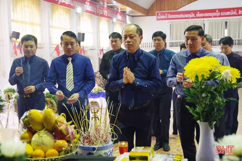 Trang trọng lễ tưởng niệm các liệt sỹ quân tình nguyện Việt Nam tại Bolikhămxay