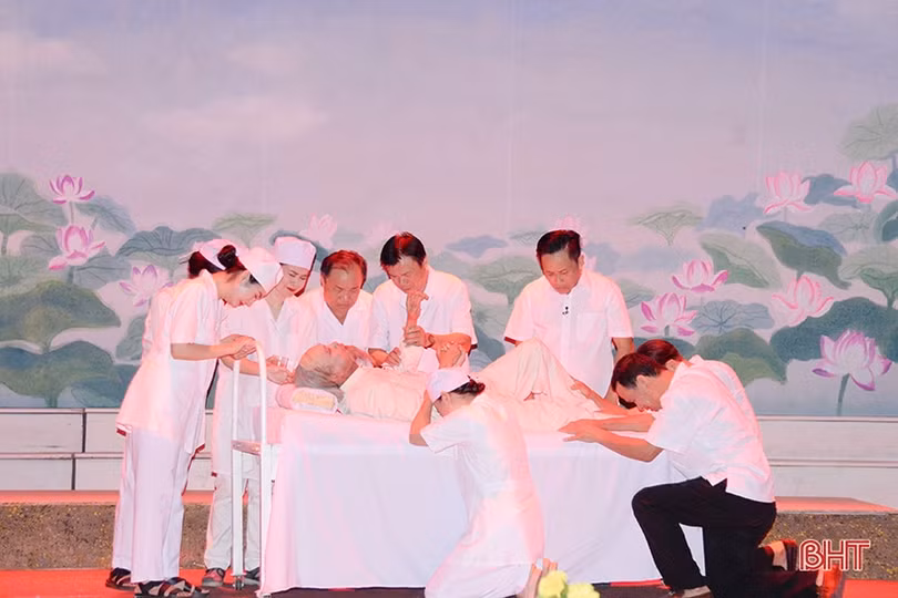 Công diễn vở ca kịch “Lời Bác dặn trước lúc đi xa” tại Can Lộc