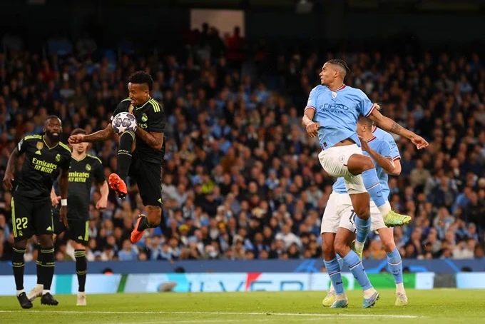Man City vào chung kết Champions League