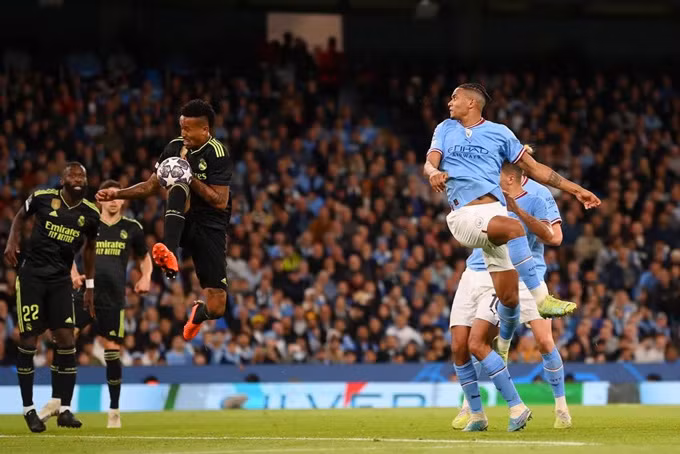 Man City vào chung kết Champions League