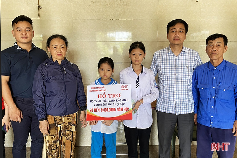 Công ty Vận tải đa phương thức AVT trao học bổng cho học sinh nghèo