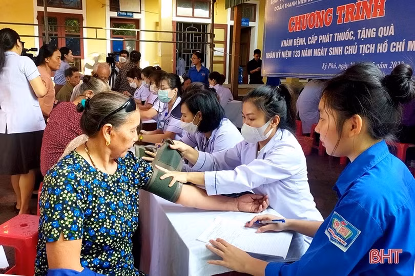 Khám, cấp phát thuốc miễn phí cho 250 người dân huyện Kỳ Anh