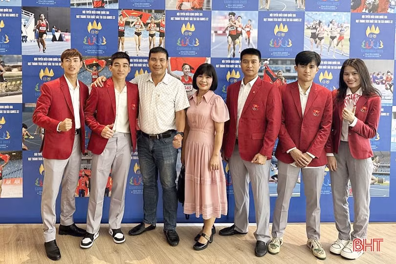 Thầy trò đội điền kinh Hà Tĩnh dự lễ mừng công, khen thưởng thành tích tại SEA Games 32