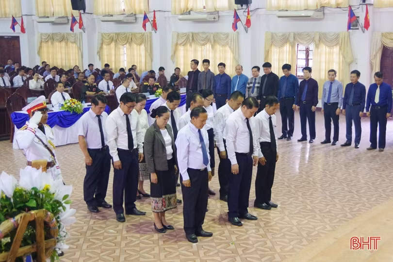 Trang trọng lễ tưởng niệm các liệt sỹ quân tình nguyện Việt Nam tại Bolikhămxay