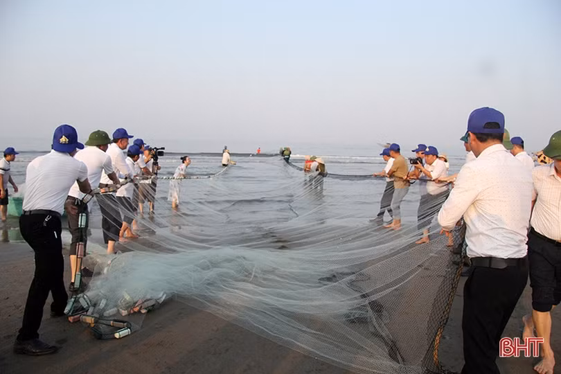 Đặc sắc lễ hội du lịch biển xã Cương Gián