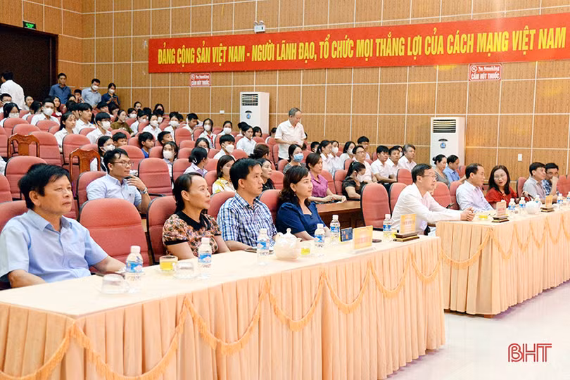 Can Lộc tuyên dương học sinh, giáo viên giỏi các cấp năm học 2022-2023