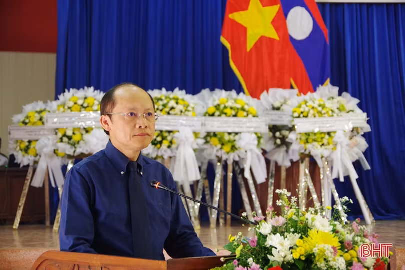 Trang trọng lễ tưởng niệm các liệt sỹ quân tình nguyện Việt Nam tại Bolikhămxay