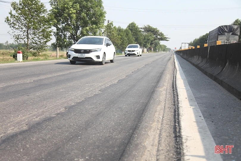 Quốc lộ 1 đoạn qua Hà Tĩnh xuống cấp, công tác khắc phục chậm trễ