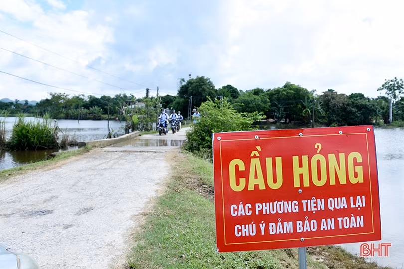 Biết cầu “rệu rã” vẫn buộc phải... đi qua!