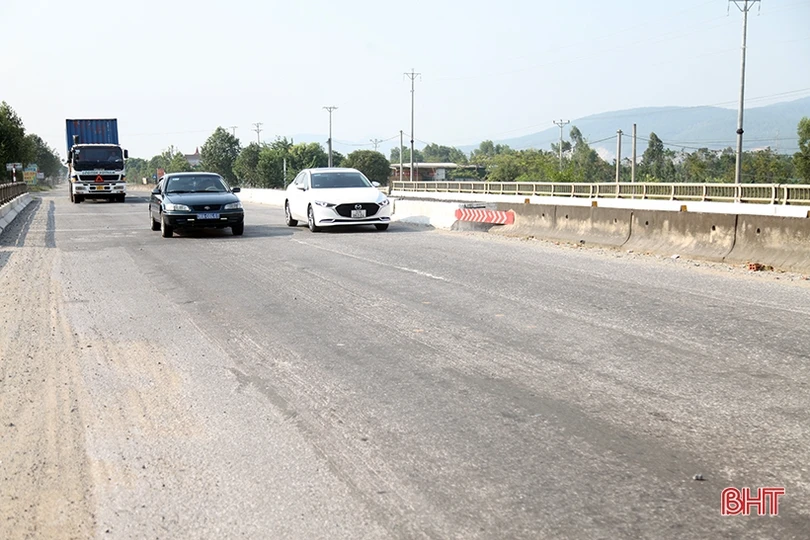 Do đâu việc khắc phục hư hỏng quốc lộ 1 qua Hà Tĩnh chậm trễ?!