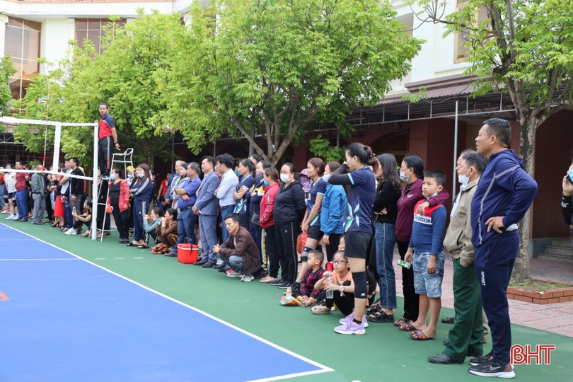 15 đội tranh tài Giải Bóng chuyền nữ Đại hội TDTT TP Hà Tĩnh