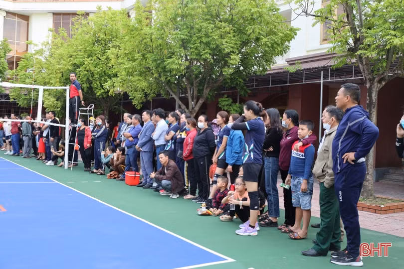 15 đội tranh tài Giải Bóng chuyền nữ Đại hội TDTT TP Hà Tĩnh