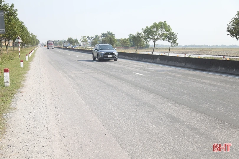 Quốc lộ 1 đoạn qua Hà Tĩnh xuống cấp, công tác khắc phục chậm trễ