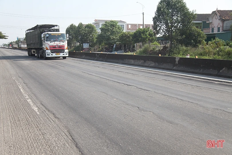 Quốc lộ 1 đoạn qua Hà Tĩnh xuống cấp, công tác khắc phục chậm trễ