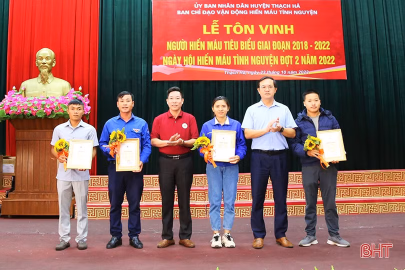 Tiếp nhận 315 đơn vị máu tại ngày hội hiến máu tình nguyện ở Thạch Hà