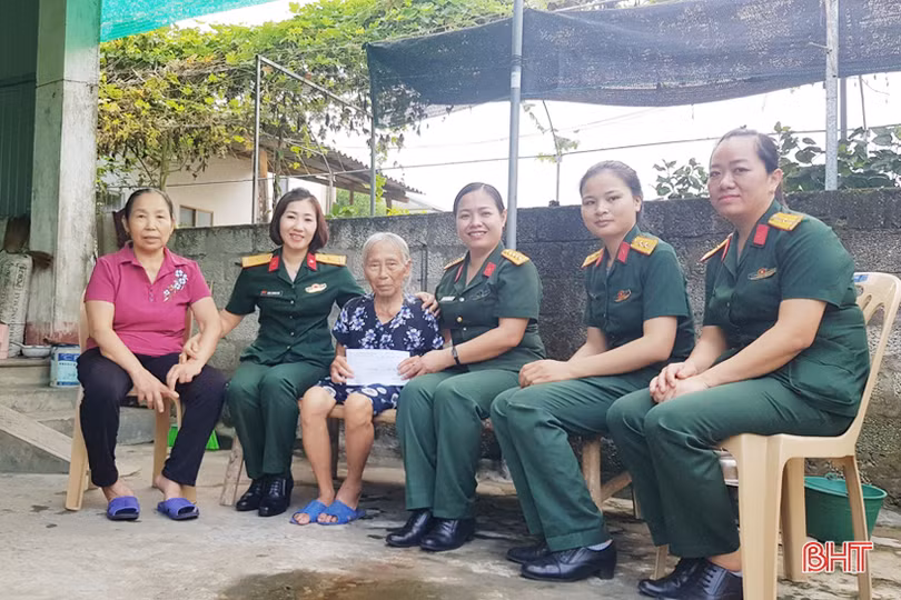 Lan tỏa tấm lòng nhân ái của các nữ quân nhân Hà Tĩnh
