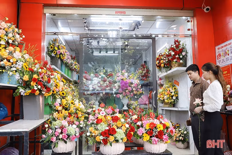 Nhộn nhịp thị trường hoa tươi, quà tặng dành cho phái đẹp tại Hà Tĩnh