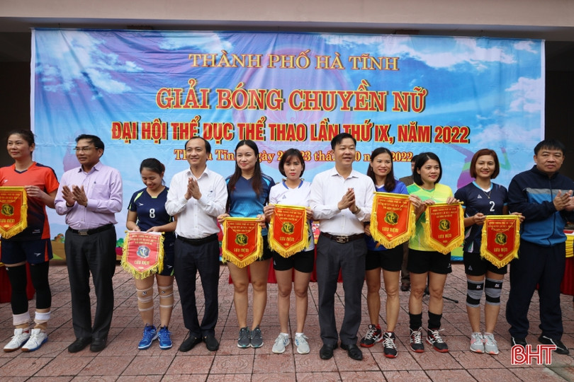 15 đội tranh tài Giải Bóng chuyền nữ Đại hội TDTT TP Hà Tĩnh