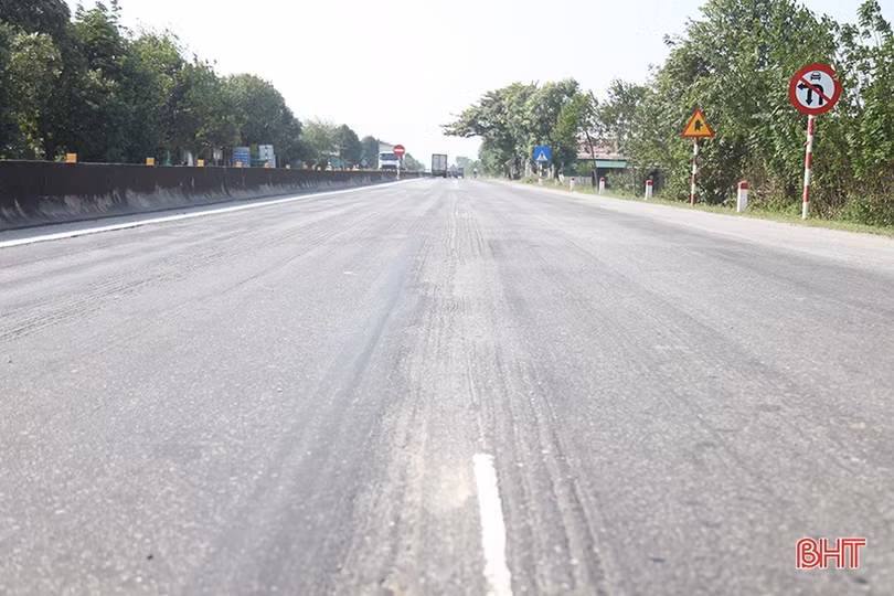 Do đâu việc khắc phục hư hỏng quốc lộ 1 qua Hà Tĩnh chậm trễ?!