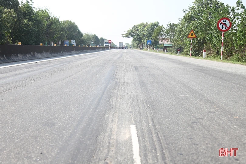 Do đâu việc khắc phục hư hỏng quốc lộ 1 qua Hà Tĩnh chậm trễ?!