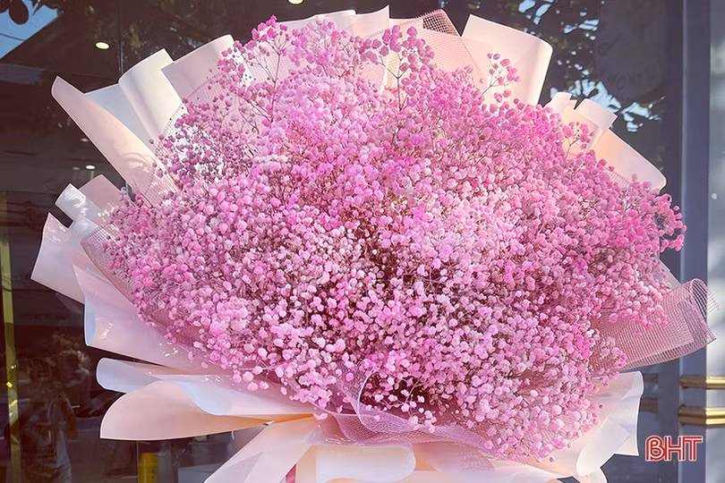 Nhộn nhịp thị trường hoa tươi, quà tặng dành cho phái đẹp tại Hà Tĩnh