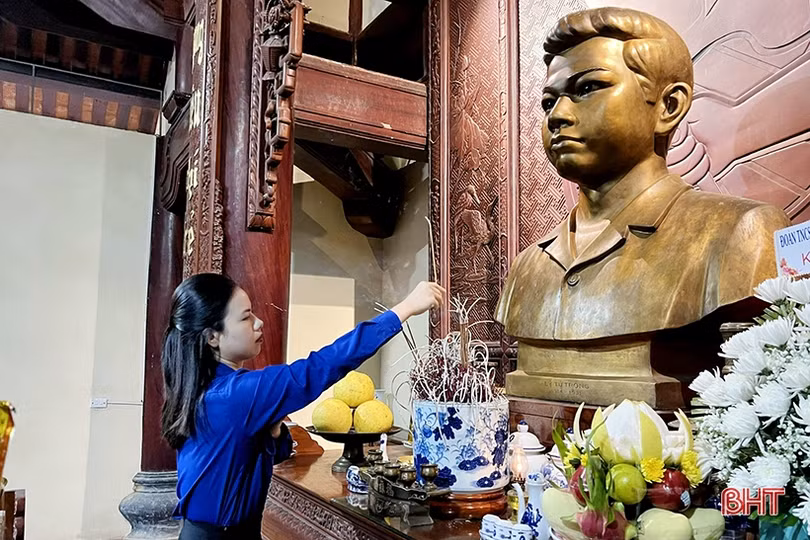 Nhiều hoạt động kỷ niệm 108 năm ngày sinh Anh hùng Lý Tự Trọng