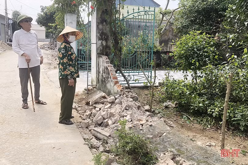 Người dân xã ven biển Hà Tĩnh hiến hơn 400 mét vuông đất mở rộng đường giao thông