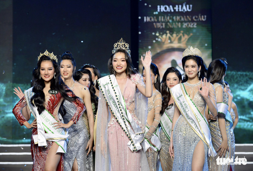 Chỉ một đêm thêm hai tân hoa hậu