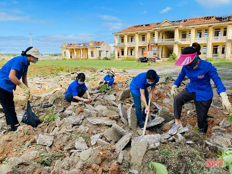 Nhiều hoạt động kỷ niệm 108 năm ngày sinh Anh hùng Lý Tự Trọng