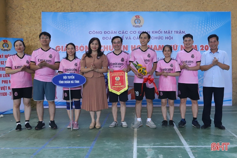 Liên đoàn Lao động tỉnh vô địch giải bóng chuyền hơi khối mặt trận, đoàn thể 