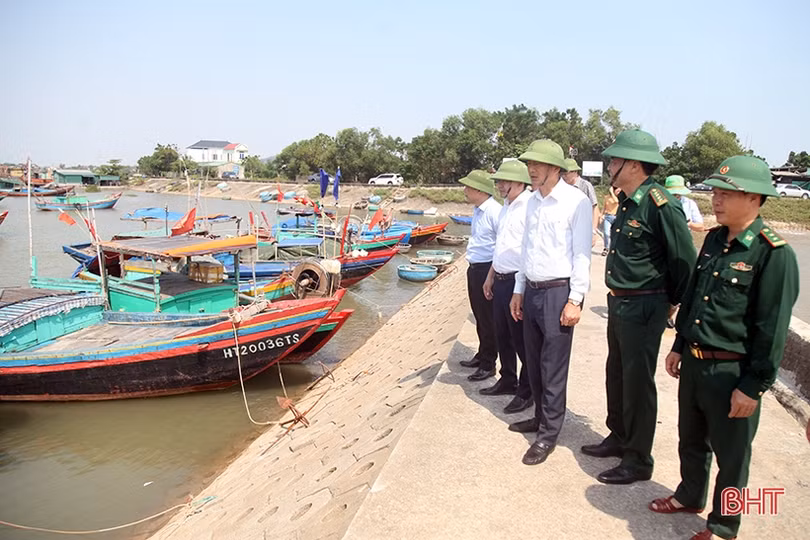 Đảm bảo an toàn tính mạng, tài sản cho bà con ngư dân trước ảnh hưởng bão số 6