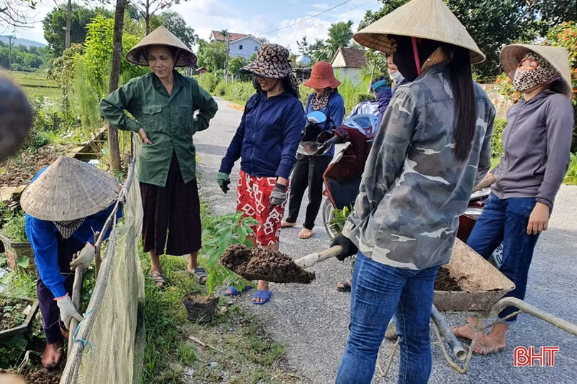 Chăm lo cho phụ nữ hoàn cảnh khó khăn ở Vũ Quang