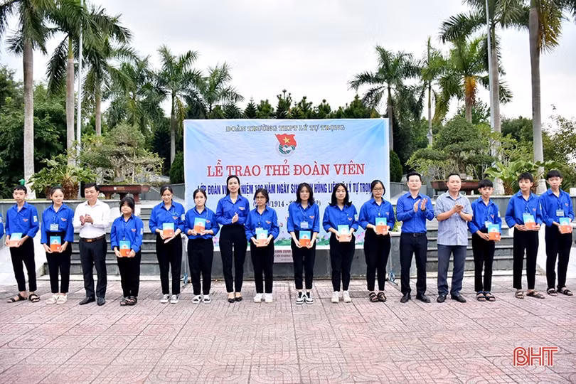 Nhiều hoạt động kỷ niệm 108 năm ngày sinh Anh hùng Lý Tự Trọng