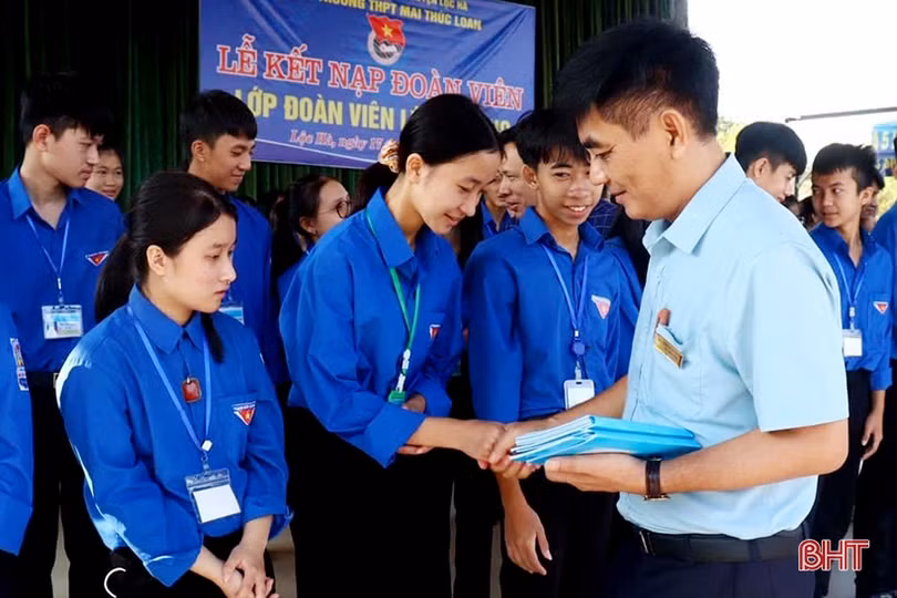 Nhiều hoạt động kỷ niệm 108 năm ngày sinh Anh hùng Lý Tự Trọng