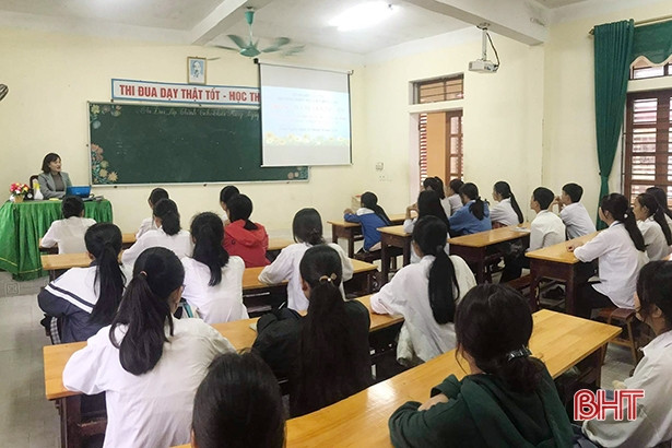 Cô giáo vùng ven biển Hà Tĩnh được vinh danh toàn quốc tại chương trình “Chia sẻ cùng thầy cô”