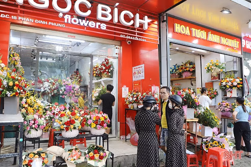 Nhộn nhịp thị trường hoa tươi, quà tặng dành cho phái đẹp tại Hà Tĩnh