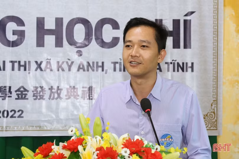 Thị xã Kỳ Anh: 136 học sinh khó khăn được trao tặng học phí