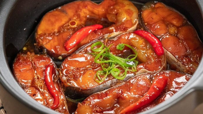 Cá kho sả ớt - đậm đà mâm cơm ngày mưa lạnh