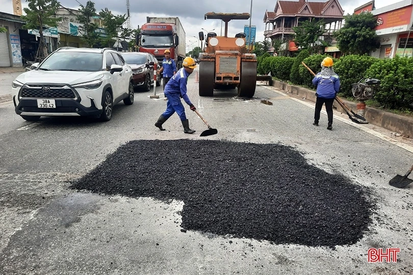 Do đâu việc khắc phục hư hỏng quốc lộ 1 qua Hà Tĩnh chậm trễ?!