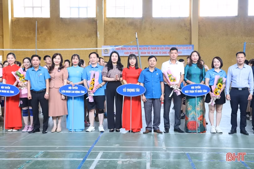 Liên đoàn Lao động tỉnh vô địch giải bóng chuyền hơi khối mặt trận, đoàn thể 