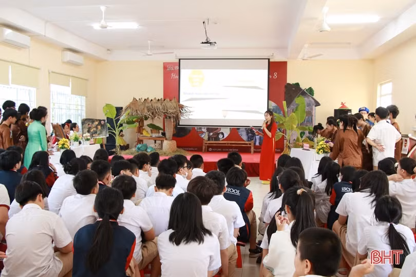 Học sinh iSchool Hà Tĩnh hào hứng trải nghiệm “Hình ảnh người nông dân trong Văn học Việt Nam”