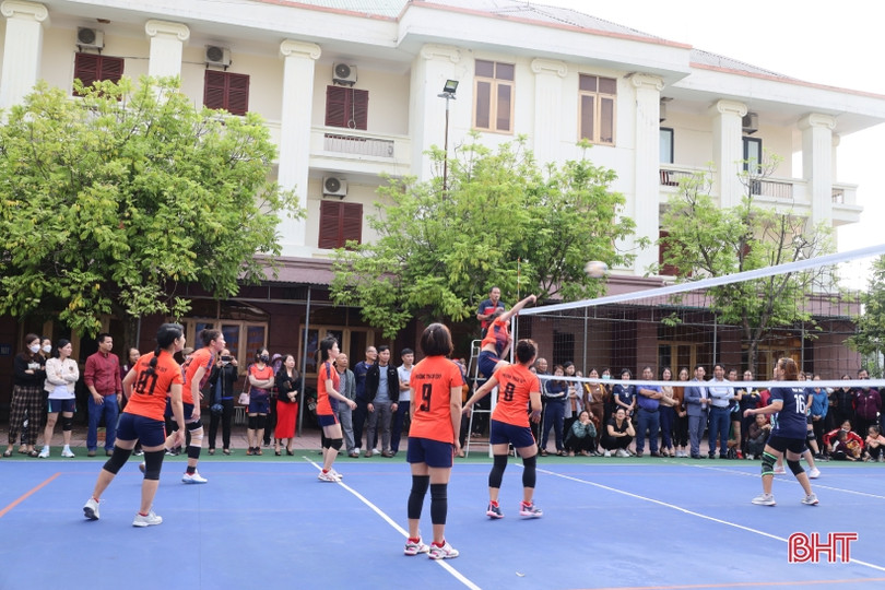 15 đội tranh tài Giải Bóng chuyền nữ Đại hội TDTT TP Hà Tĩnh
