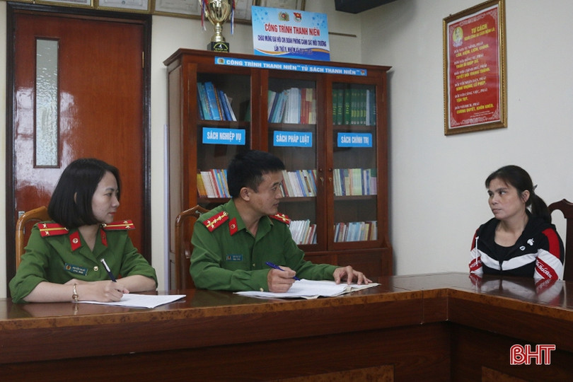 Hà Tĩnh: Phát hiện một phụ nữ vận chuyển 9 con rắn hổ mang chúa