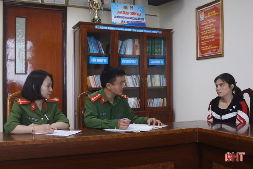 Hà Tĩnh: Phát hiện một phụ nữ vận chuyển 9 con rắn hổ mang chúa