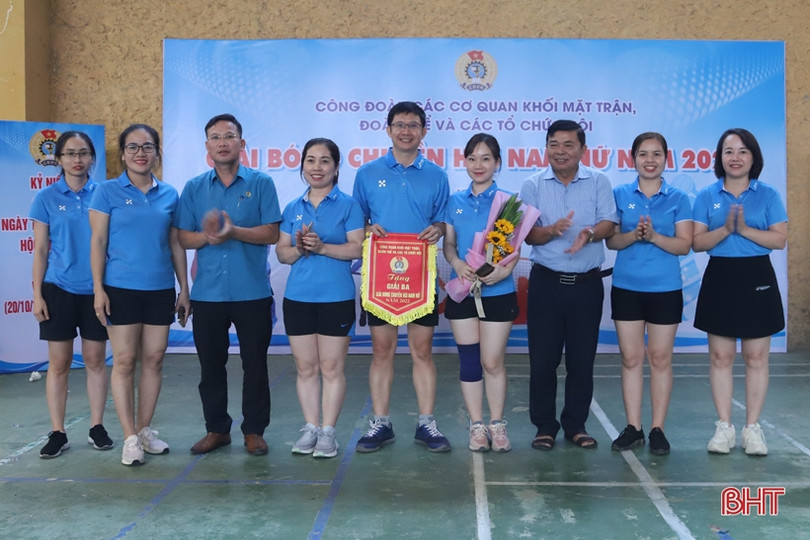 Liên đoàn Lao động tỉnh vô địch giải bóng chuyền hơi khối mặt trận, đoàn thể 